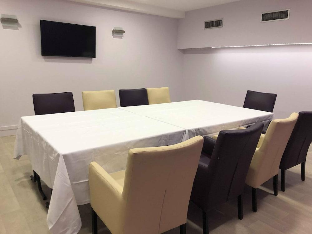 Logis - Hotel Du Nord Et Restaurant La Table D'Elisa Compiègne Exteriör bild